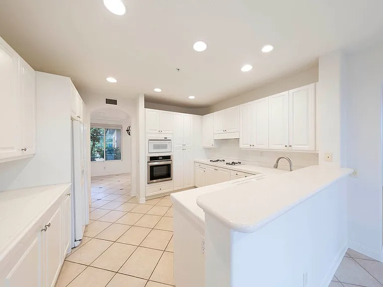 19 Lucania Dr — Photo 14