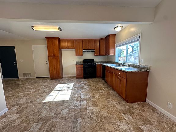 4th image of 1809 Fair Hill Dr
