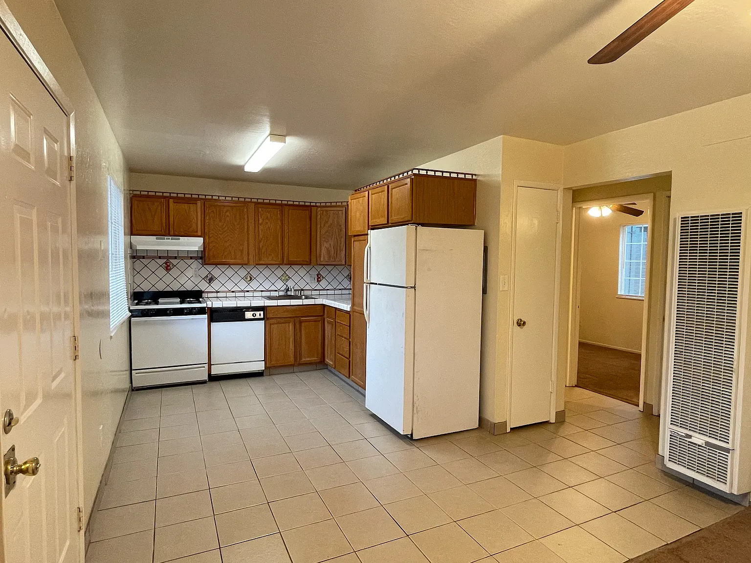 2 bed, 600 sqft, $1,575 — Photo 3