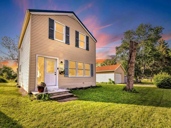 1421 Bismarck St, Green Bay, WI 54301