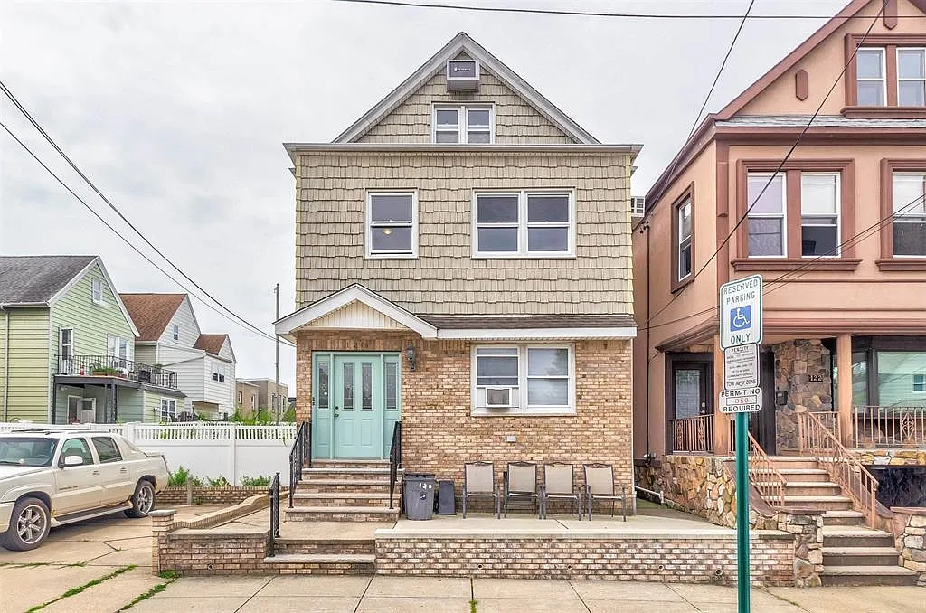 2 bed, 1.0 bath, $2,500 — Photo 1