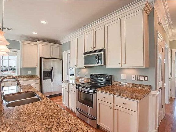 3rd image of 4486 Pleasant Ave