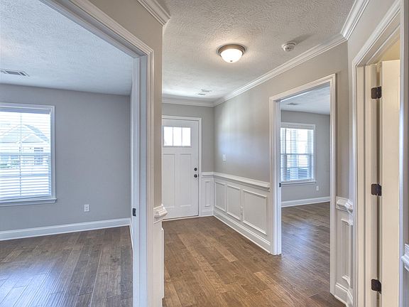5th image of 469 Tarsel Ct