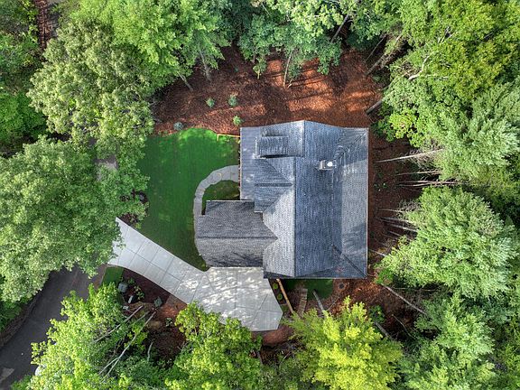 3rd image of 291 Aspen Ave