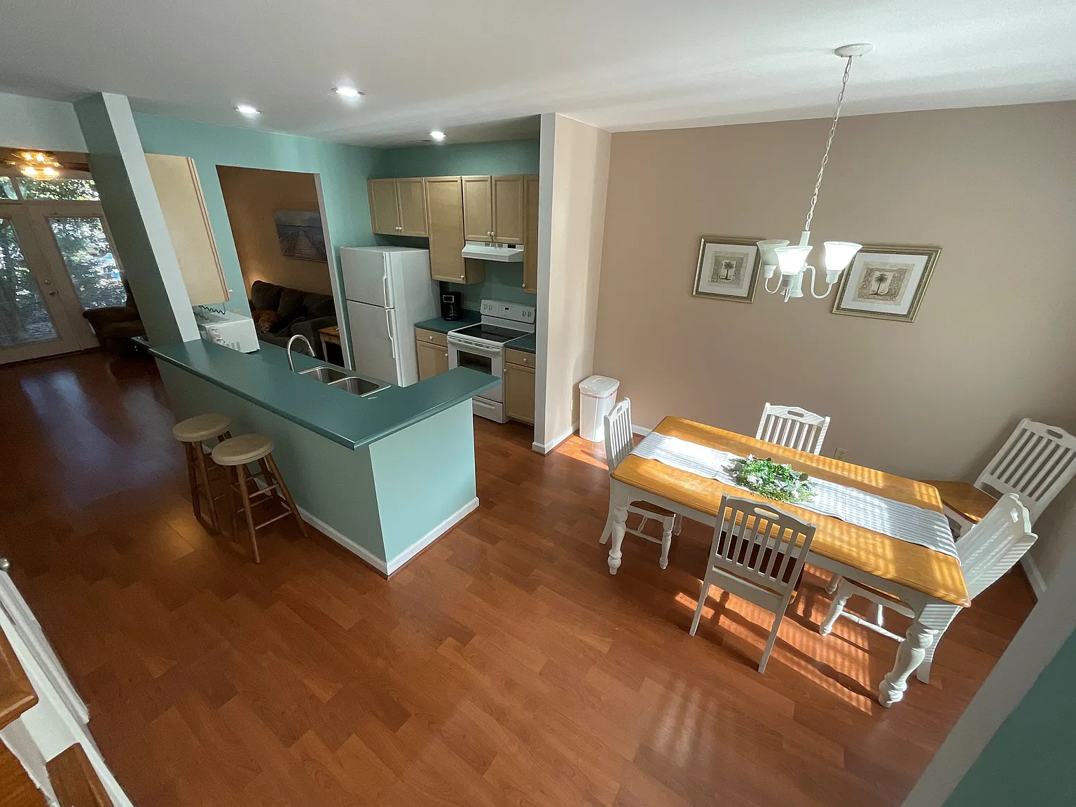 2 bed, 2.5 bath, 1500 sqft, $2,200 — Photo 1