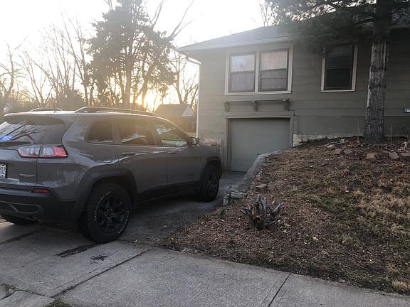 2nd image of 701 W 76th St