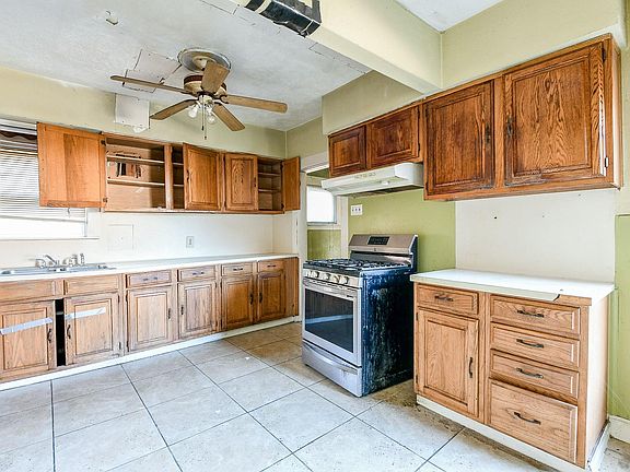 5th image of 2407 Prospect St