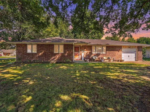 98 E Beulah St, Garden City, MO 64747