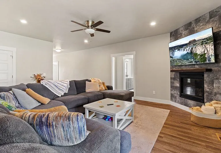 912 Birchton Loop — Photo 8