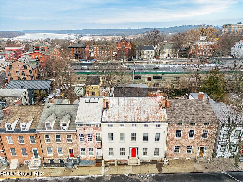 2nd image of 12 Union Street