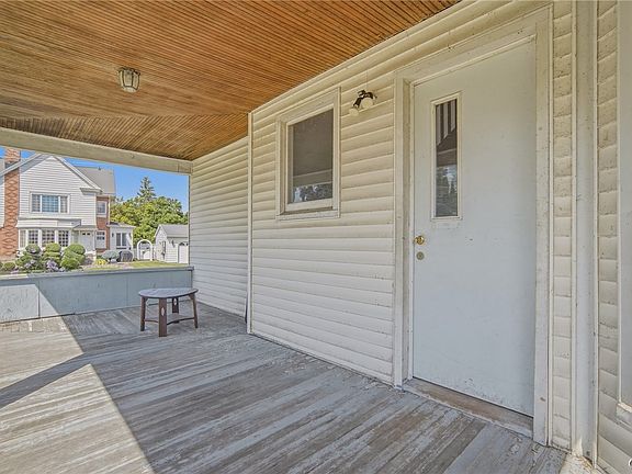 4th image of 120 Diamond St