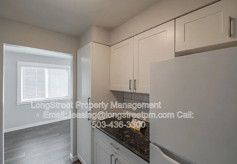 208 5th Ave SE #208 — Photo 9
