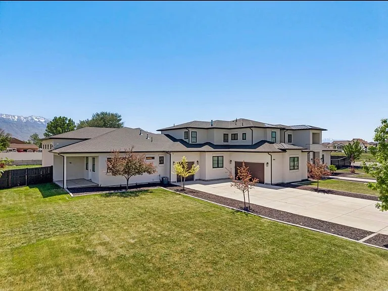 2883 W Parkside Dr — Photo 1