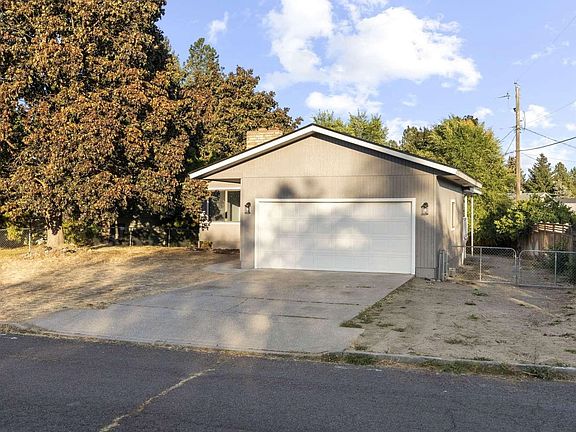 2nd image of 7412 N Lidgerwood St