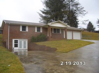 2831 Pipers Gap Rd, Galax, VA 24333