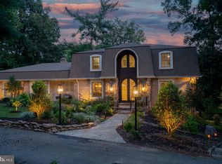 10423 Deerfoot Dr, Great Falls, VA 22066