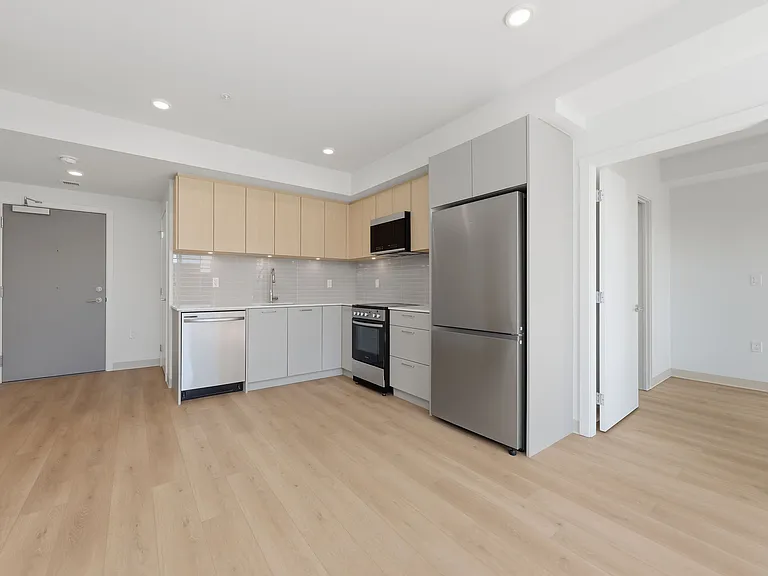 1529 Oxford St — Photo 57