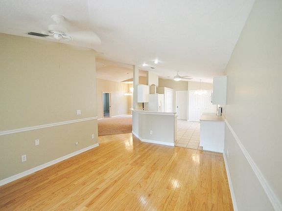 4th image of 861 Villa Dr