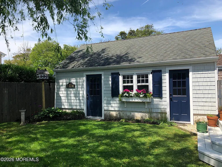 51 Egbert St — Photo 16