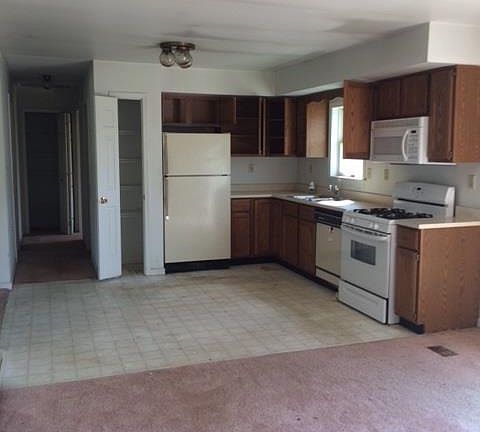 4th image of 326 Northern Blvd