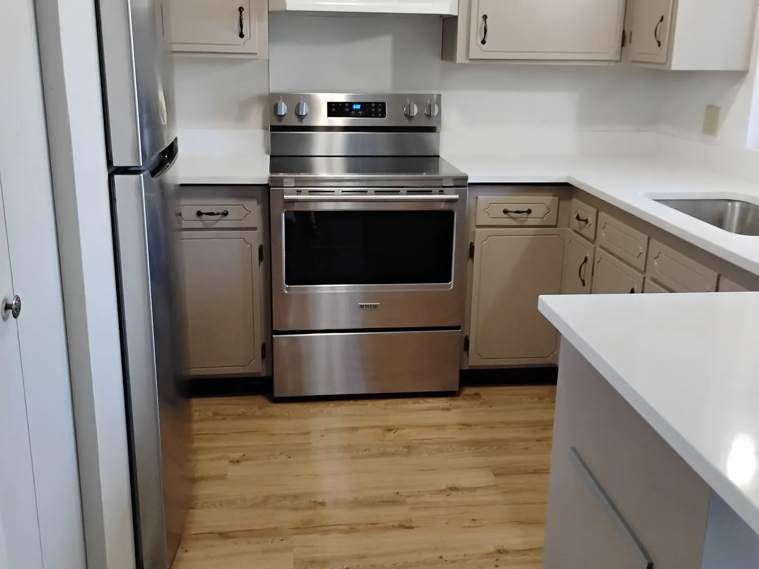 2 bed, 950 sqft, $2,050 — Photo 3