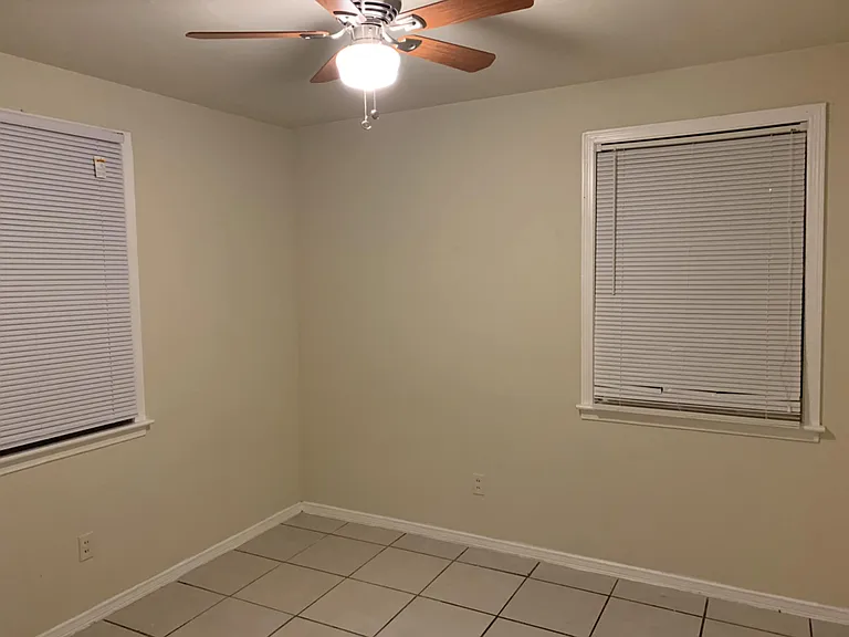 1573 Barton St — Photo 9