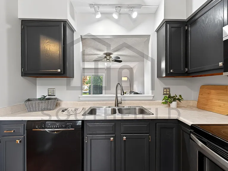 1069 Crisfield Dr #1 — Photo 9