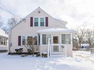 9 Holloway Rd, Rochester, NY 14610