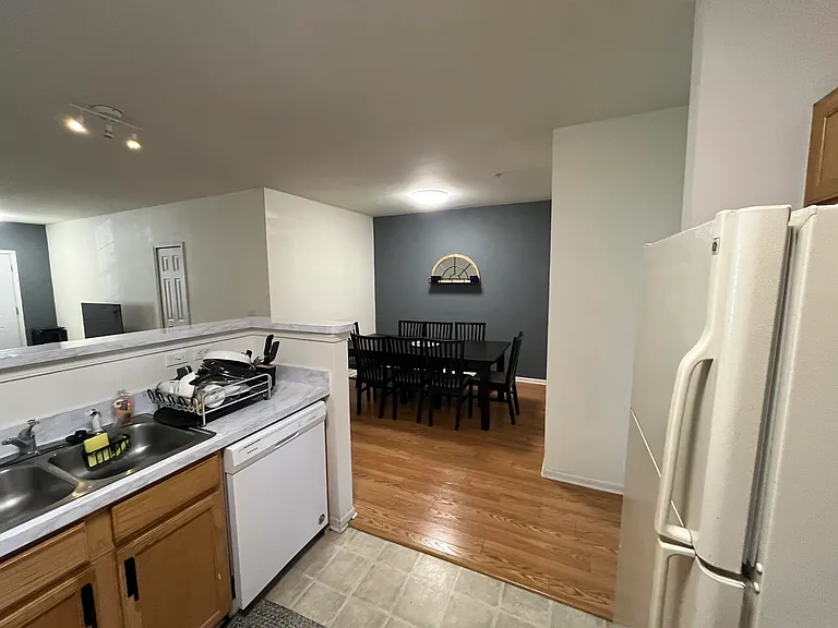 1021 Maiden Ln — Photo 12