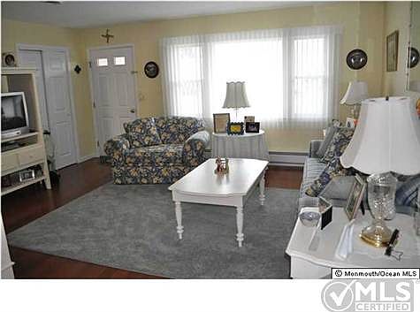5th image of 16 Norfolk Dr