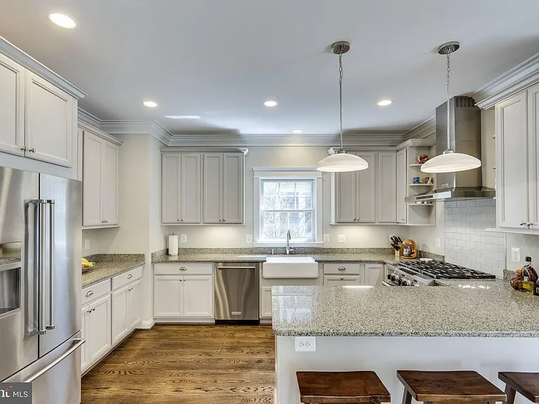 312 Pine St — Photo 2
