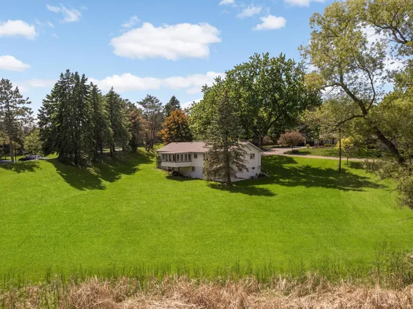 70 Kingsview Ln N, Plymouth, MN 55447