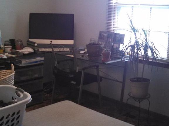 bedroom 2/office