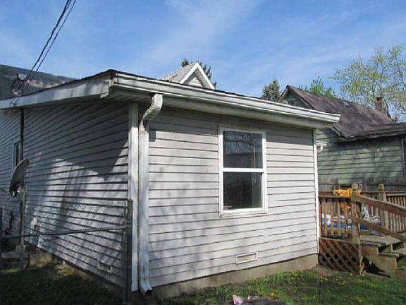4th image of 726 Blanchard St
