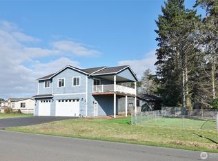 500 Chenois Ave NE, Ocean Shores, WA