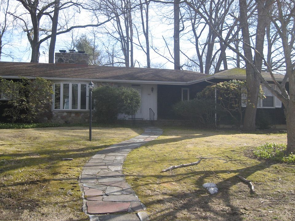 Sprawling Custom Ranch in Desirable Stratfield Neighborhood