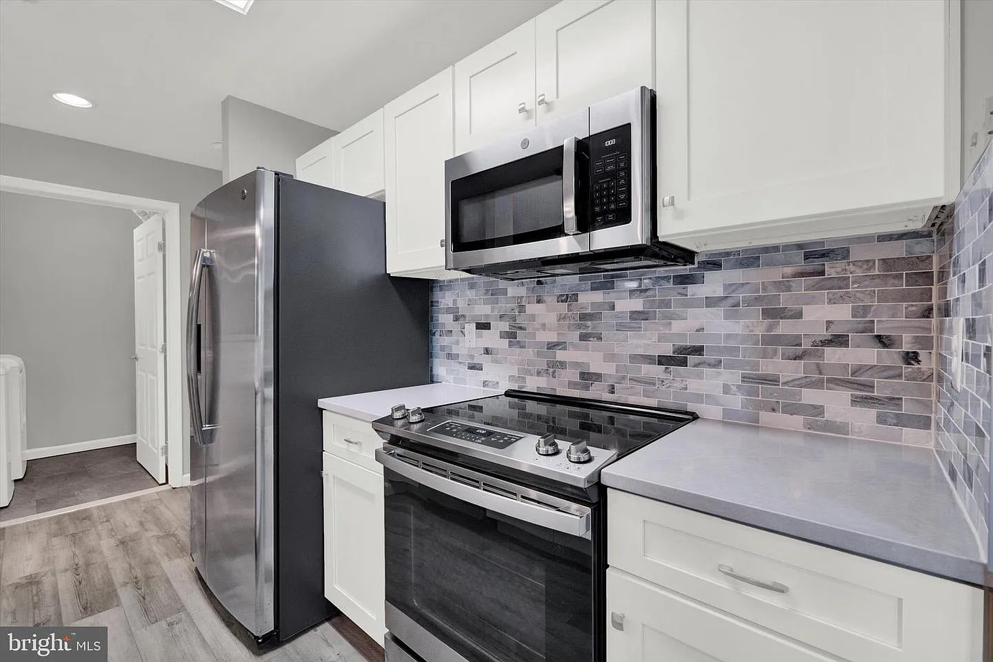 2 bed, 1148 sqft, $2,335 — Photo 2