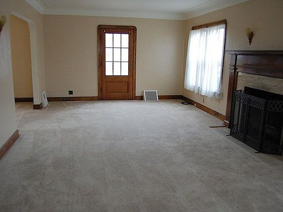 3rd image of 510 Townview Cir E