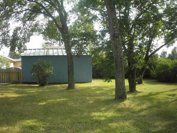 2nd image of 27 Dogwood Blvd