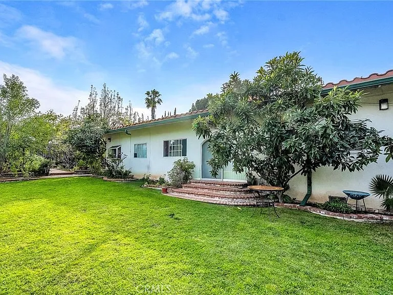 18423 Linnet St — Photo 60