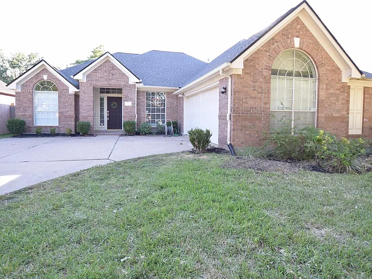 4602 Summer Lakes — Photo 1