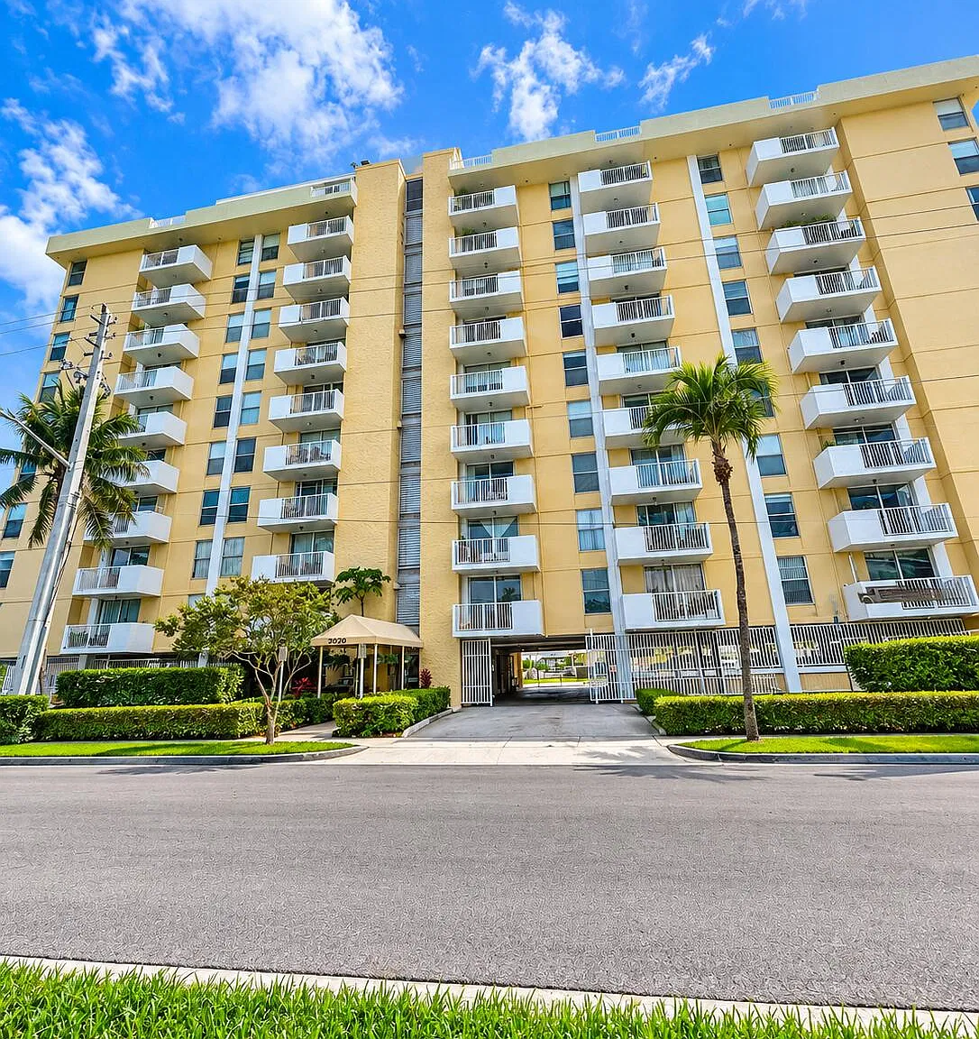 1 bed, 1.0 bath, 806 sqft, $2,100 — Photo 3