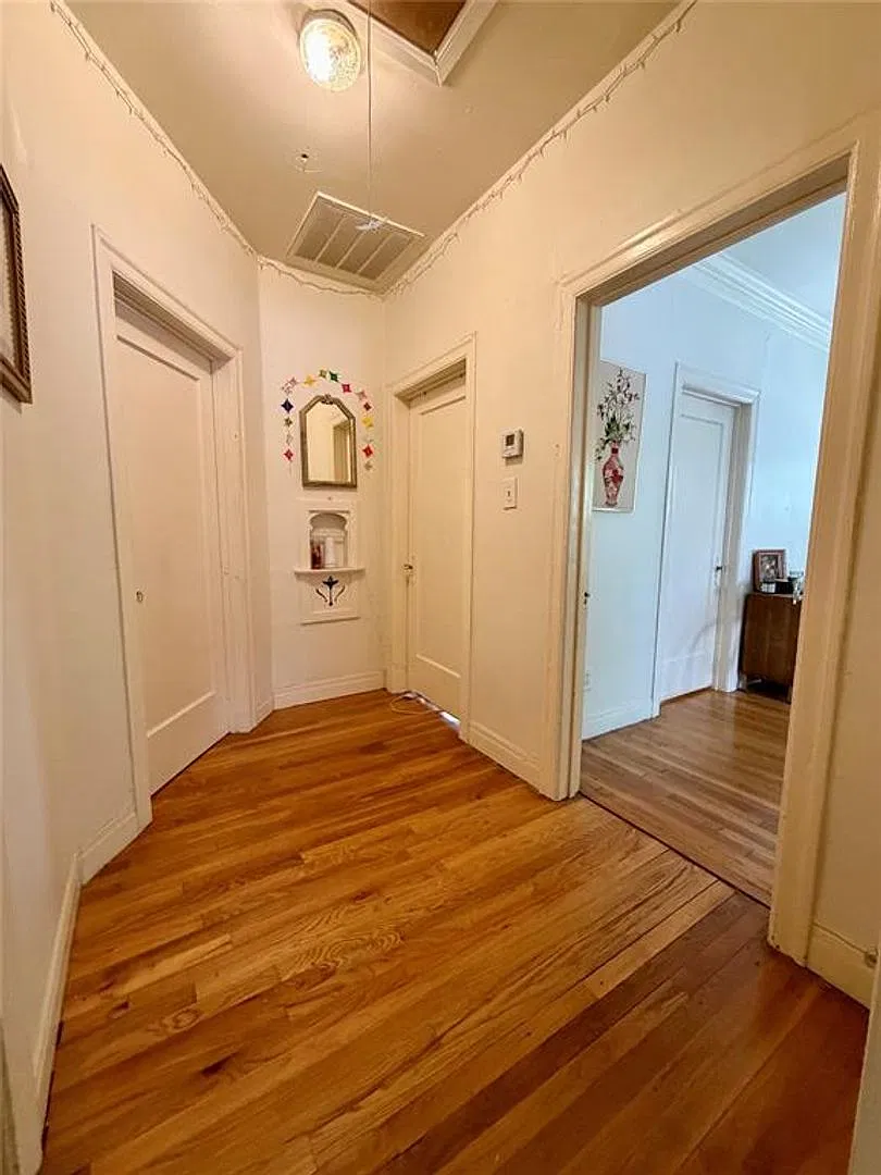 2718 E 22nd Street — Photo 2