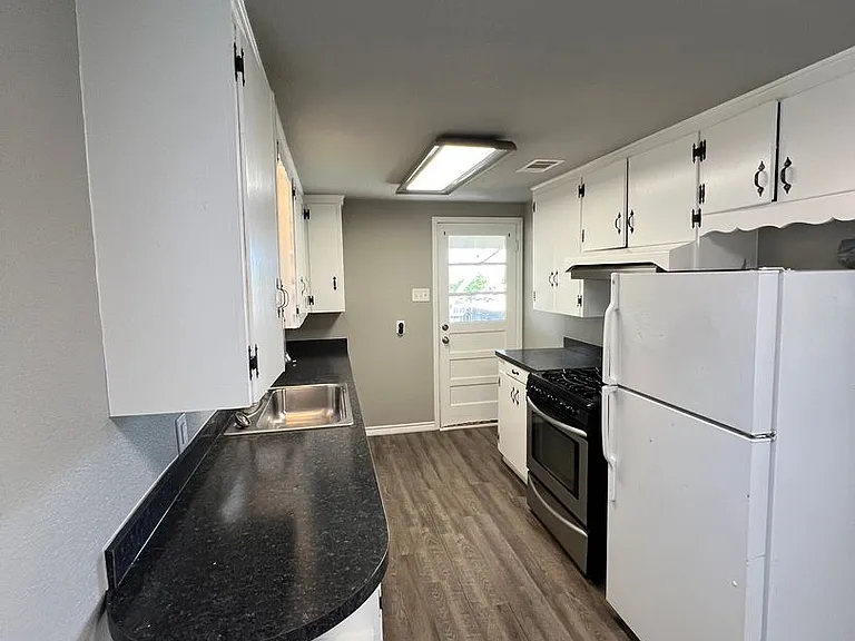 1106 Foster Ln — Photo 7