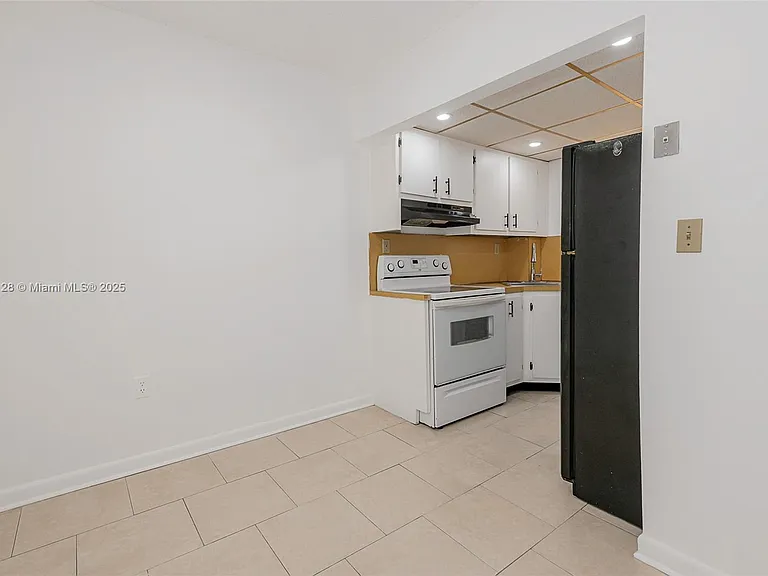 1975 NE 135th St #3B — Photo 15