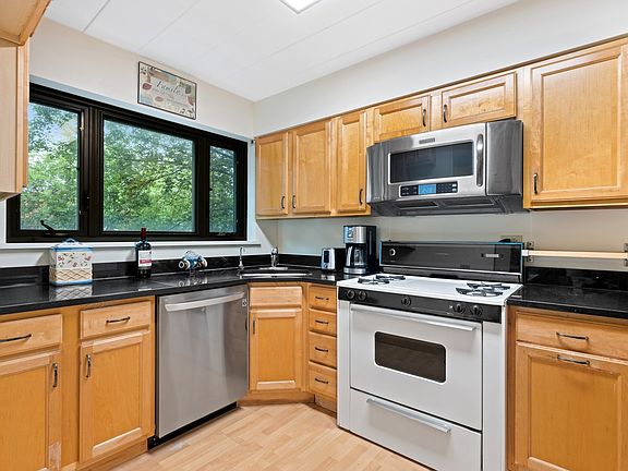 4th image of 5512 S Woodlawn Ave #102-204