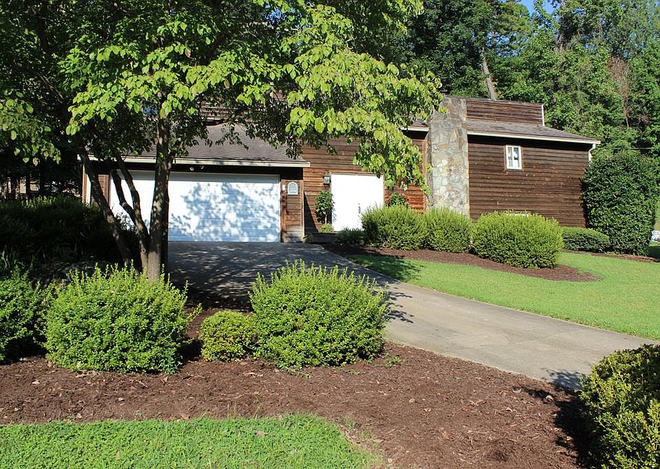 1st image of 378 Mowbray Arch