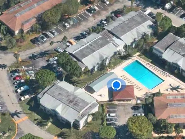 811 NE 199th St #20233, Miami, FL 33179