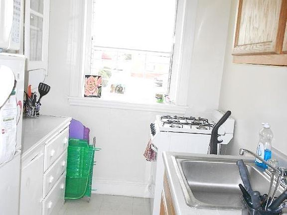 4th image of 63 Woodstock Ave #5ABAB