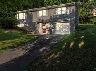 104 Fieldcrest Dr, Camillus, NY 13031